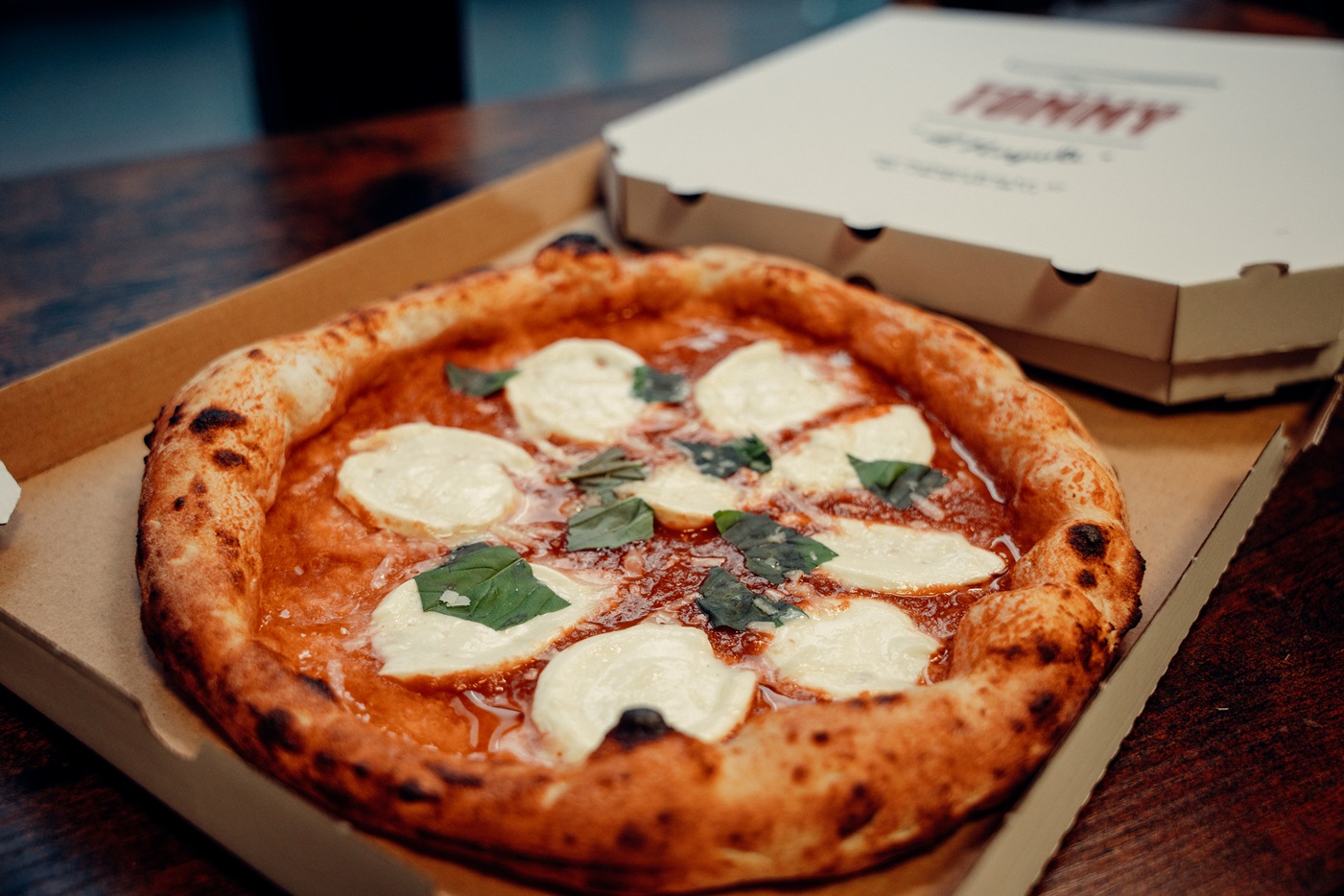 tommy-di-napoli-margherita-bivalymozzarela-olasz-pizza-budapest-italian-pizzeria-bufala