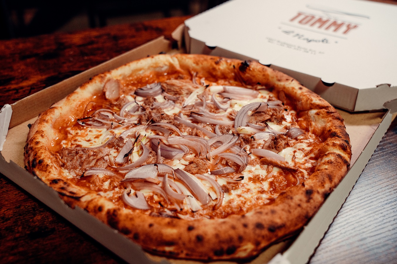 tommy-di-napoli-tonno-e-cipolla-olasz-pizza-budapest-italian-pizzeria